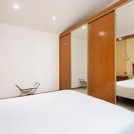 Home2book Charming House Private Pool & Terrace Hébergement de vacances *
